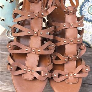 Strappy heeled sandal